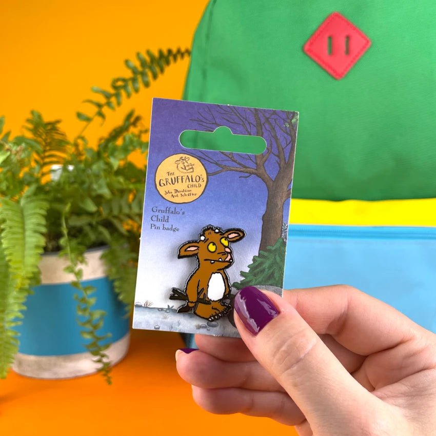 Gruffalo's Child Character Pin Badge / Κονκάρδα Μικρό Γκρούφαλο - Diavazo Greek Books
